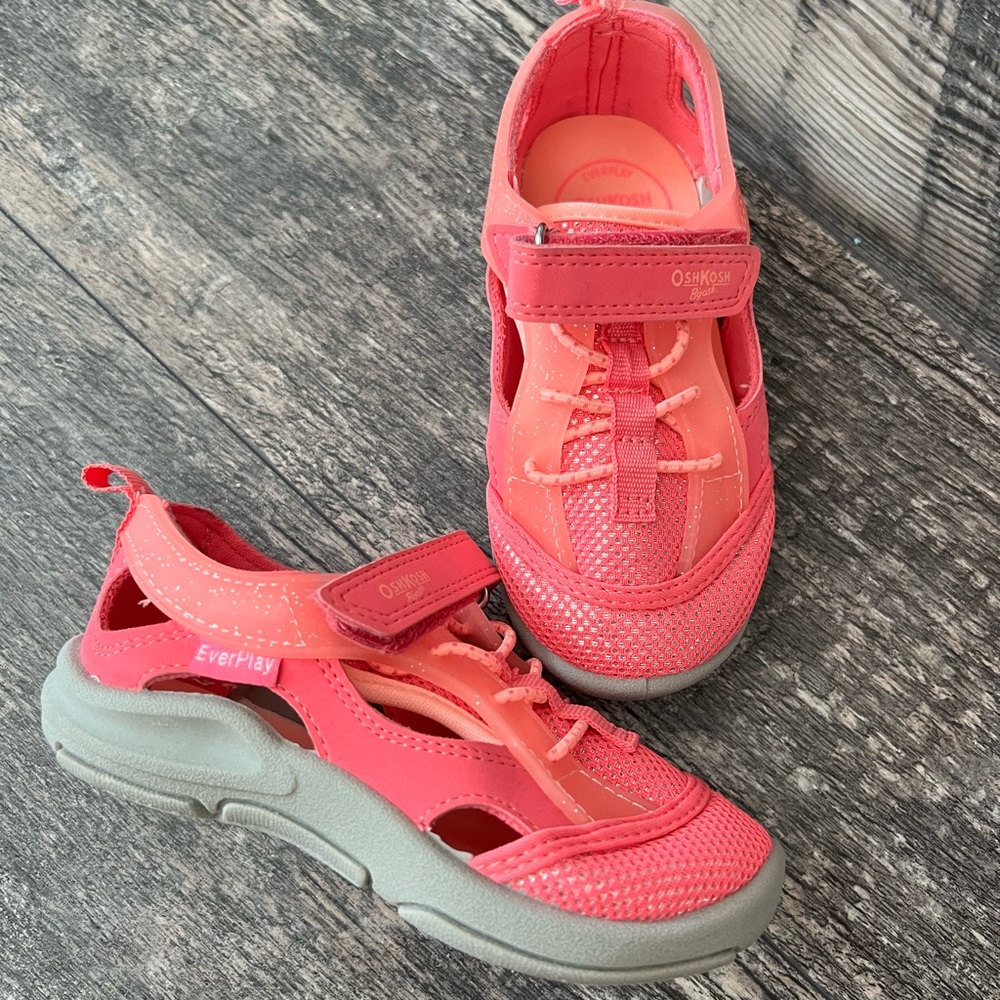 Oshkosh machine washable sandals brand new size 7 toddler girl